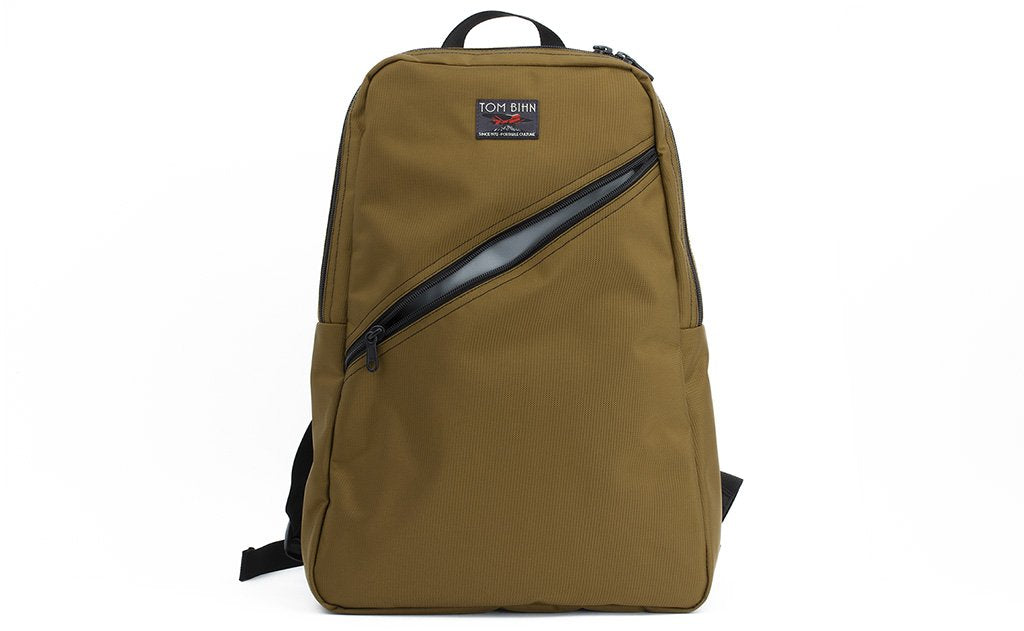 visible variant TB0922-CKLJ^^Daylight Backpack in Coyote (tan) 525 Ballistic with Cloud (light grey) 210 Ballistic interior