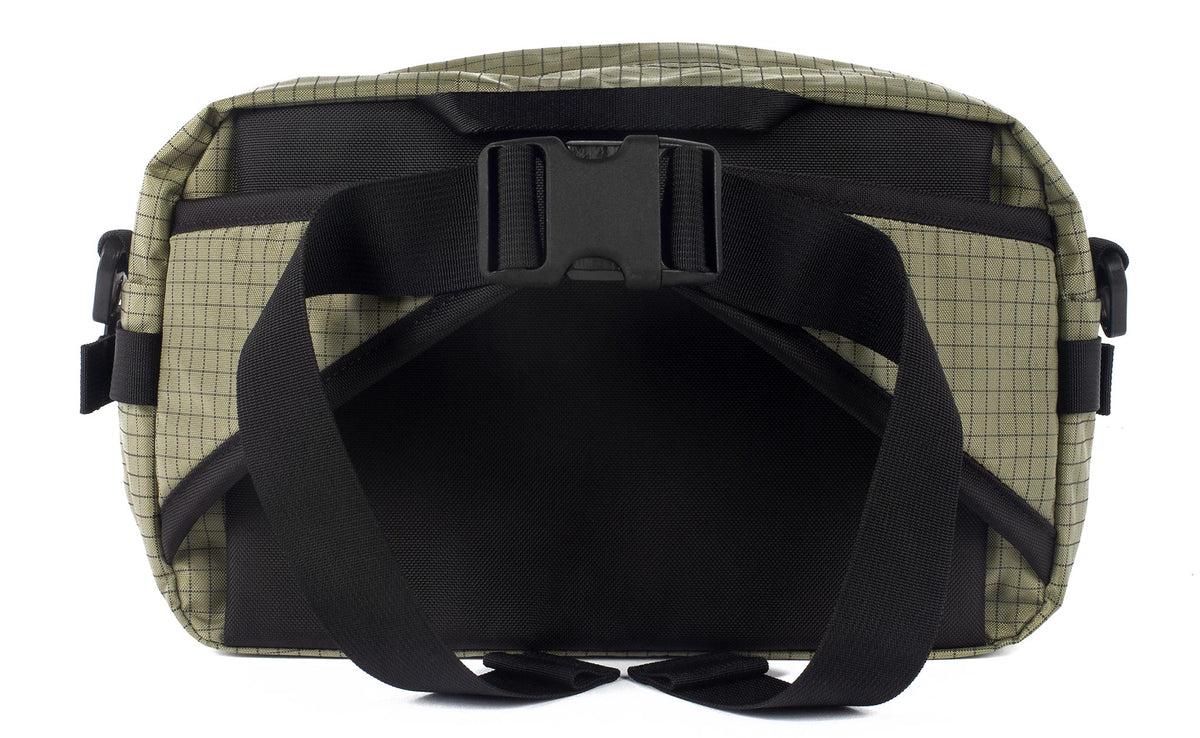 visible variant TB0425-VHND^^The LGD in Taiga. Back view, showing the hide-away padded hip belt.