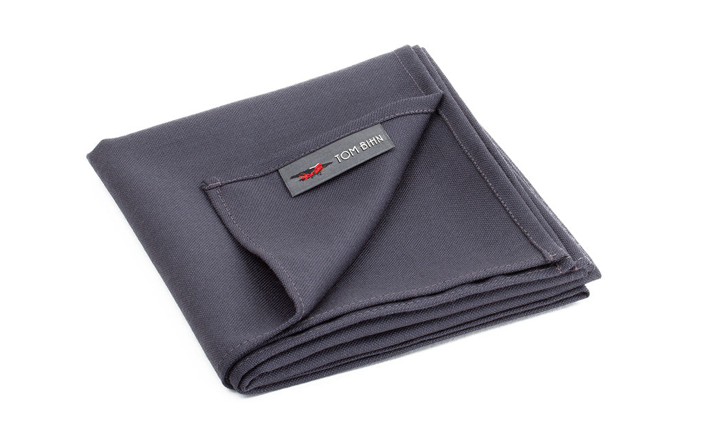 visible variant PT5800-MU^^The Shepherd's Wool Utillity Cloth in Matter (dark) Grey.