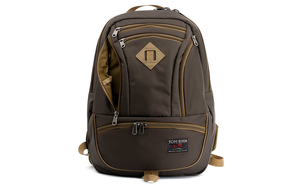 visible^^The Guide's Edition Synapse 25 with a pocket open to show the Coyote (brown) 210 Ballistic interior.