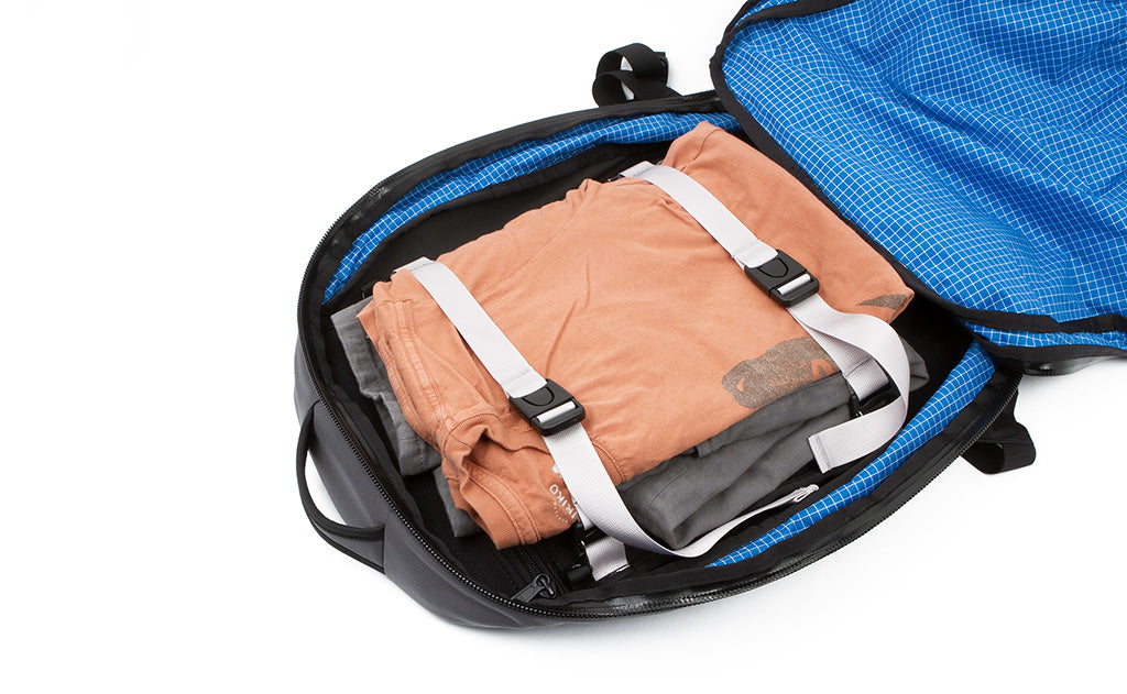 The lash straps of the main compartment of the Synik 30 holding some clothes in place.