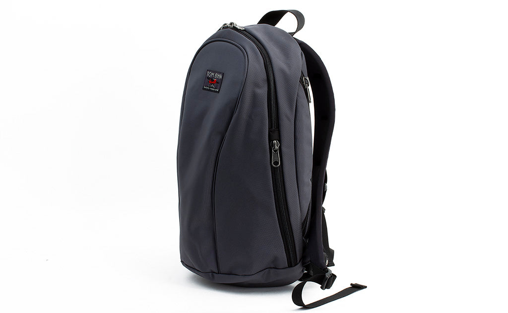 visible variant TB0107-GKLJ TB0107-GKDJ TB0107-GKIJ^^A profile shot of the Luminary 12 in Nebulous Grey (medium grey) 525 Ballistic.