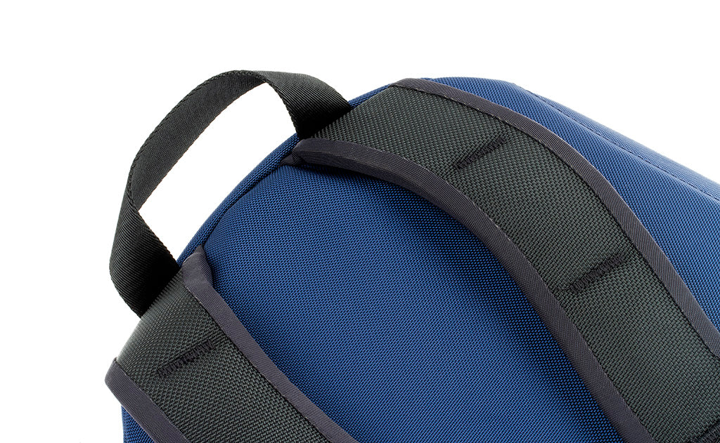 detail visible^^A close shot of the nylon grab handle.