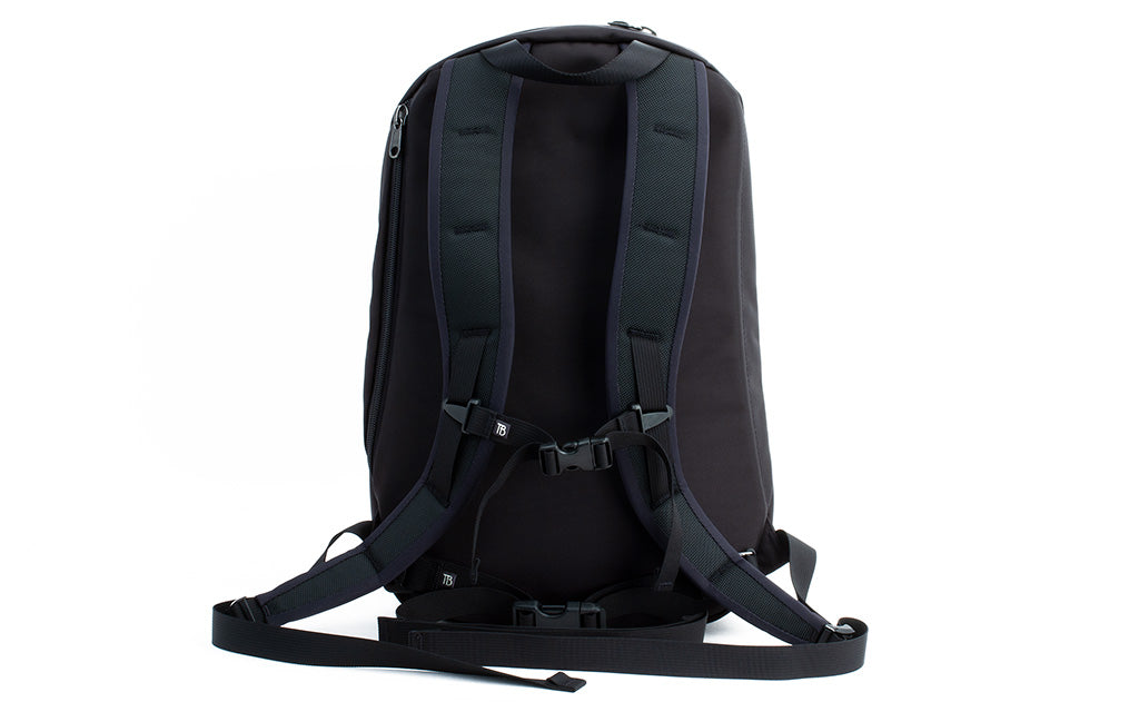 visible variant TB0108-BKDJ TB0108-BKIJ TB0108-BKLJ^^A rear shot of the Luminary 15 in Black 525 Ballistic.