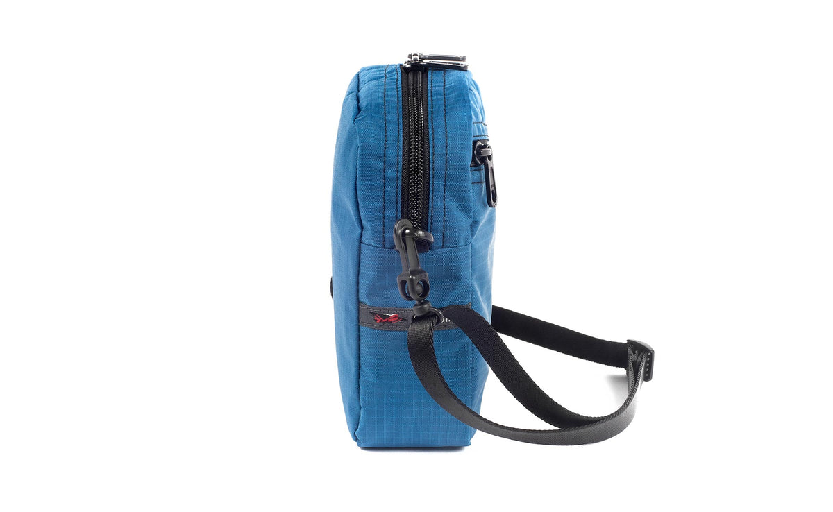 visible variant TB0416-OLGE TB0416-OLNE^^Everyday Cubelet in Cobalt.