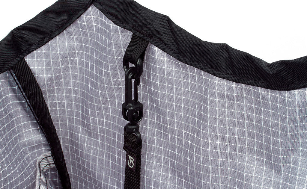 ^^A close shot of the o-ring on the inside of the Original Large Shop Bag.