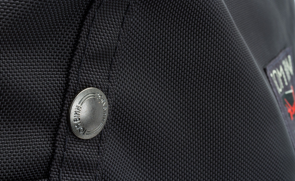 ^^A close shot of the metal snaps on the Pop Tote