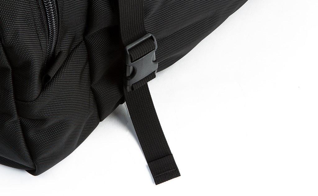 visible detail^^An close shot of the lash strap buckle on the Road Buddy Duffel 60.