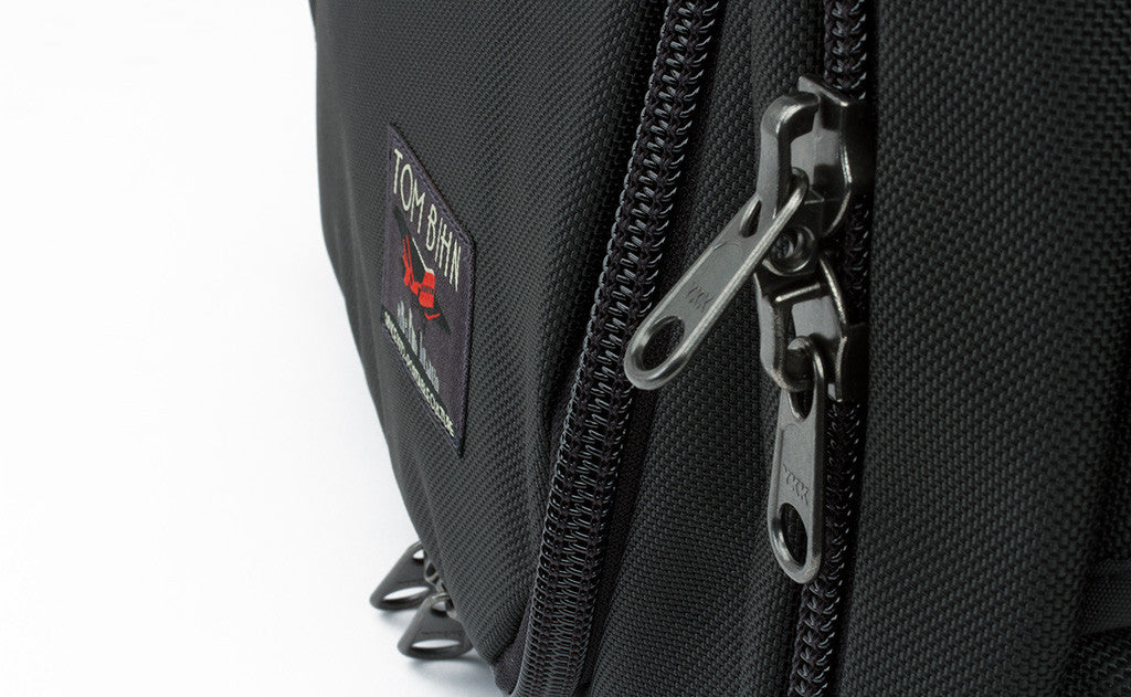 ^^A side view of the Aeronaut 30 showing the zippers.