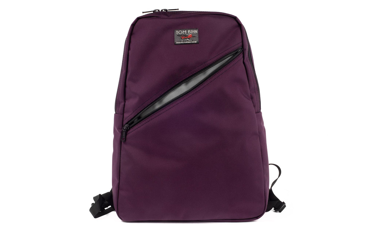 visible variant TB0922-UKLJ^^Daylight Backpack in Aubergine (dark purple) 525 Ballistic with Cloud (light grey) 210 Ballistic interior