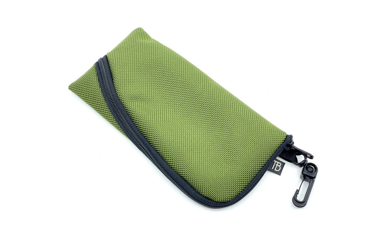 visible variant TB12452-VB^^ A Small Ghost Whale Pouch in Verde.