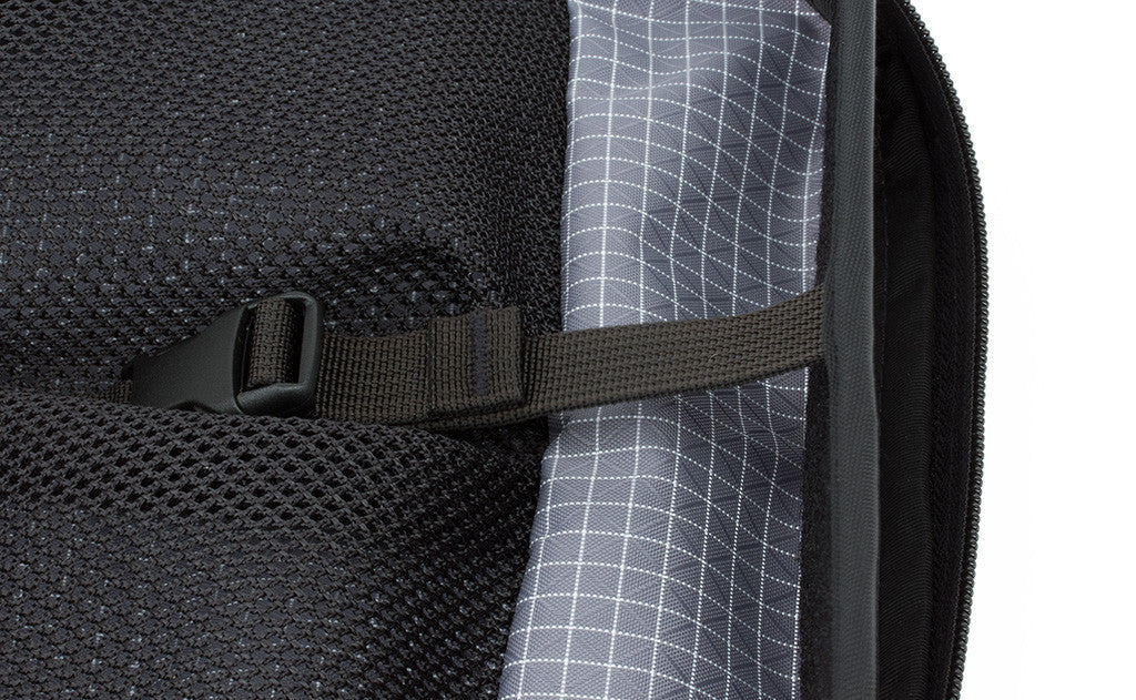 visible detail^^A close shot of the Deluxe Spiff Kit's velcro shelf.
