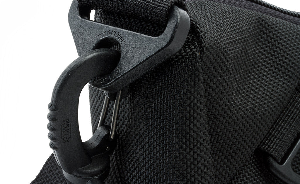 A close shot of the Parental Unit's snaphook.