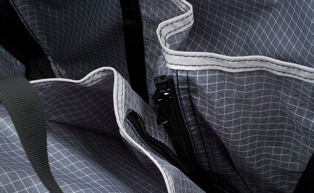 Close shot of zipper for the interior pockets in the main compartment.