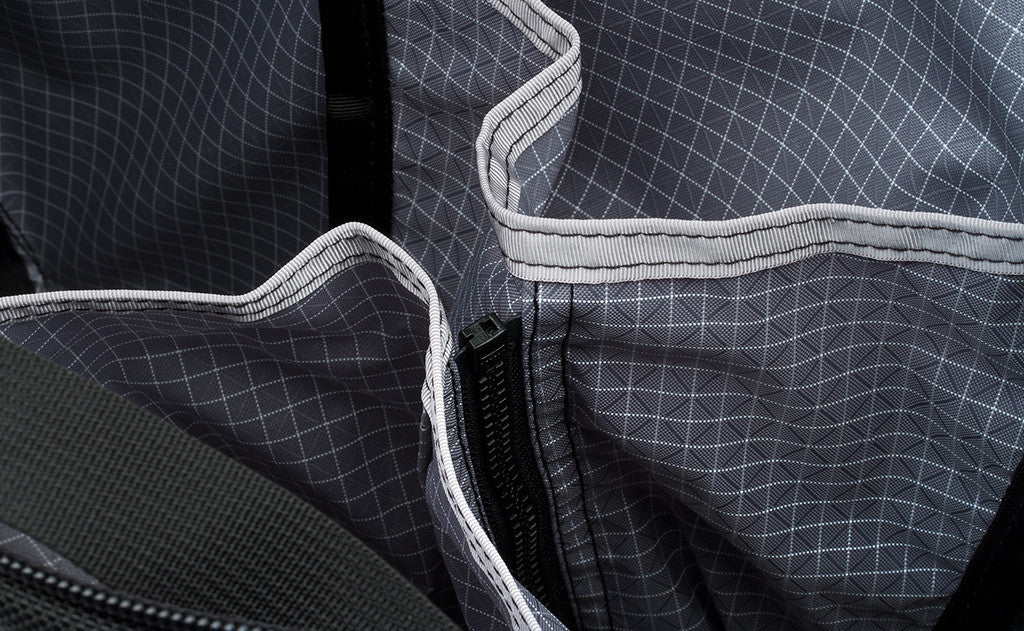 Close shot of zippable interior pockets in the main compartment.