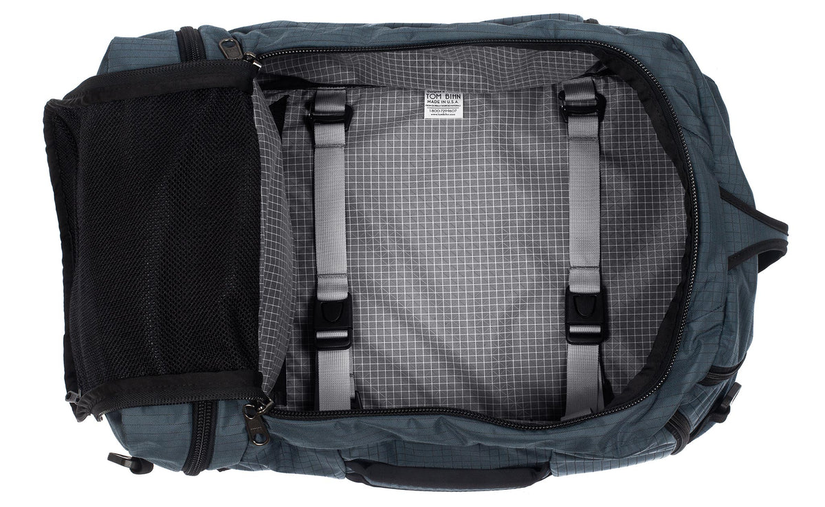 visible variant TB0903-THND ^^ An open Techonaut 45 with a Night Walk (dark grey blue) exterior Halcyon and a Northwest Sky (grey) interior.