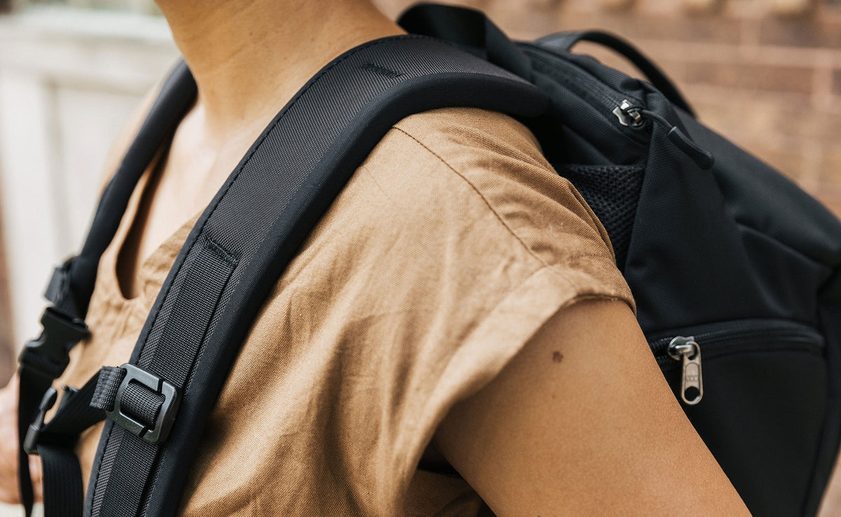 A close up of the Edgeless Shoulder Straps on the Techonaut 30. 