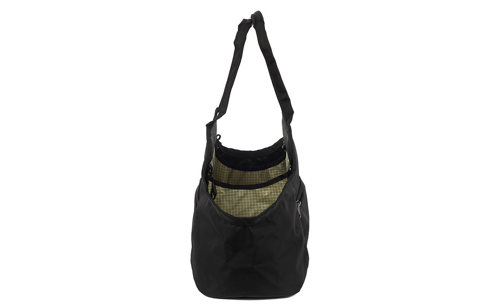 visible variant TB0619-BK8D^^Truckasana in Black and Taiga. Side view.