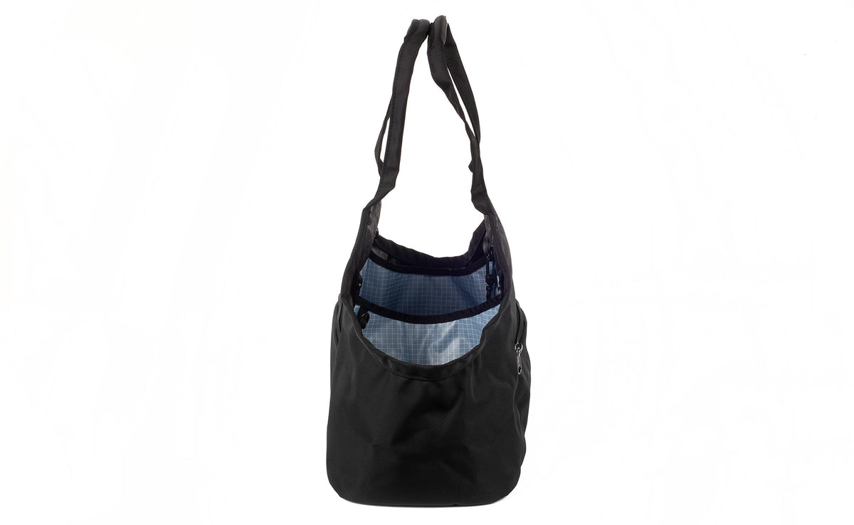 visible variant TB0619-BK7D^^The Truckasana in Black/Tidal blue. Side view.