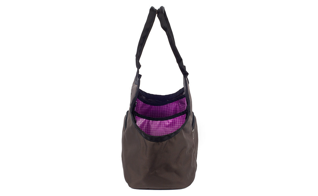 visible variant TB0619-RKUD^^The Truckasana in Ursa brown/Ultraviolet purple. Side view of the bag.