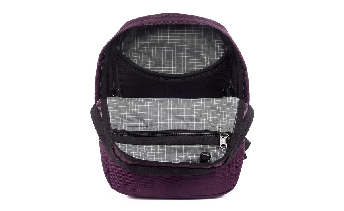 visible variant TB0126-UKND^^The Zeitgeist with a Aubergine (dark purple) 525 Ballistic with a Northwest Sky (light grey) 200 Halcyon interior.