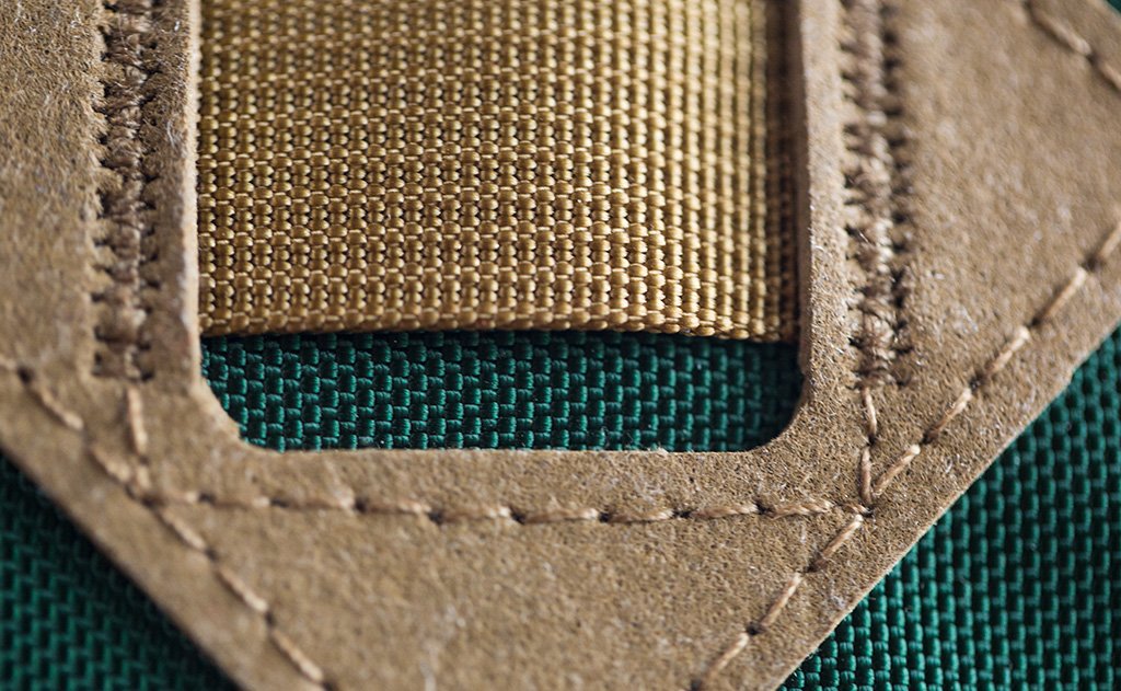 detail visible^^A close shot of the lashpoints on the Guide's Edition Synik 22.