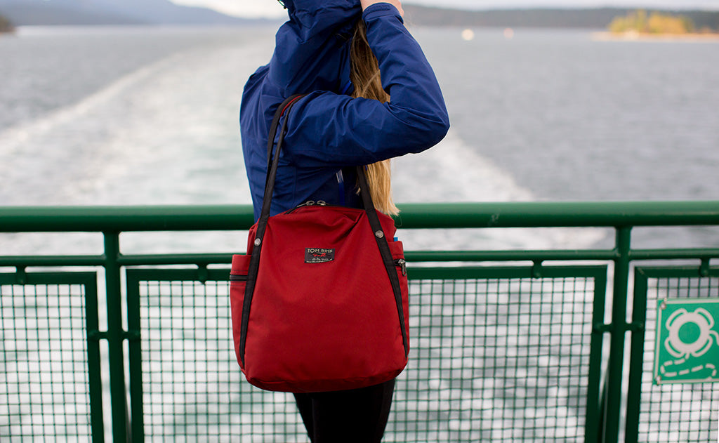 A person carrying the Pop Tote over their shoulder.